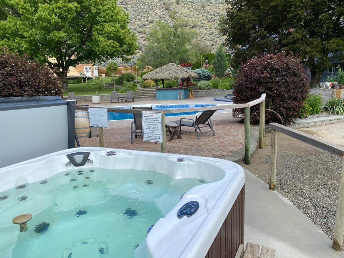 Similkameen Wild Resort & Winery Retreat اوسويوس المظهر الخارجي الصورة