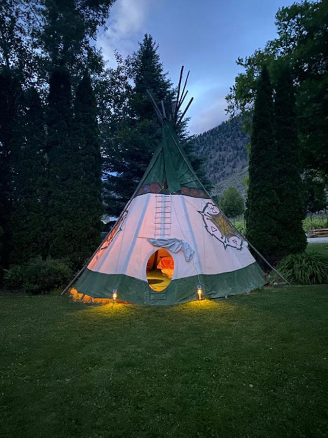 Similkameen Wild Resort & Winery Retreat اوسويوس المظهر الخارجي الصورة