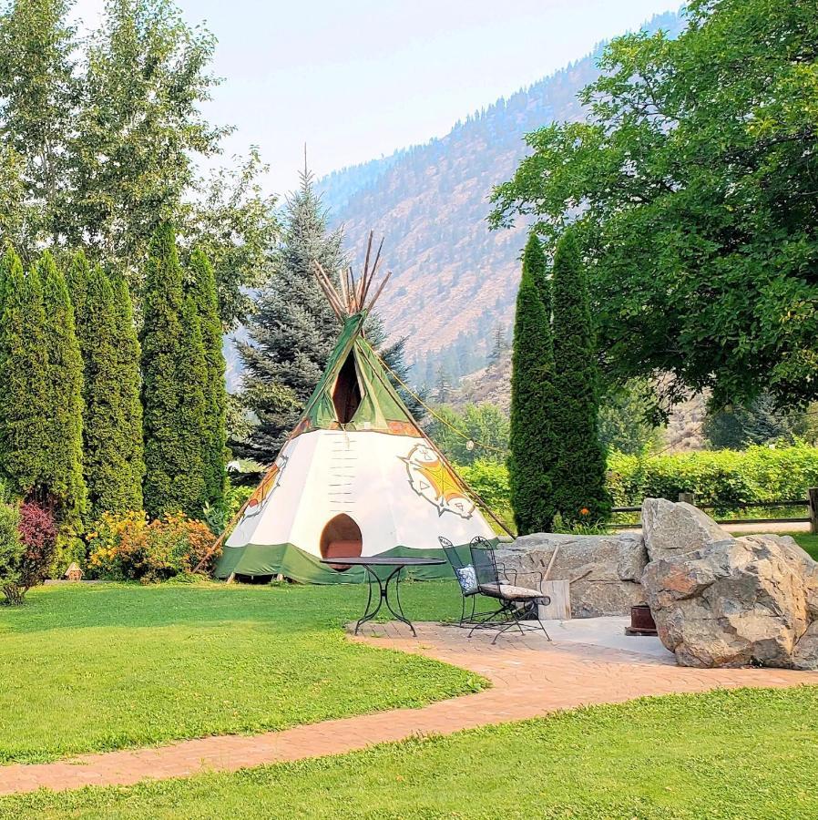 Similkameen Wild Resort & Winery Retreat اوسويوس المظهر الخارجي الصورة