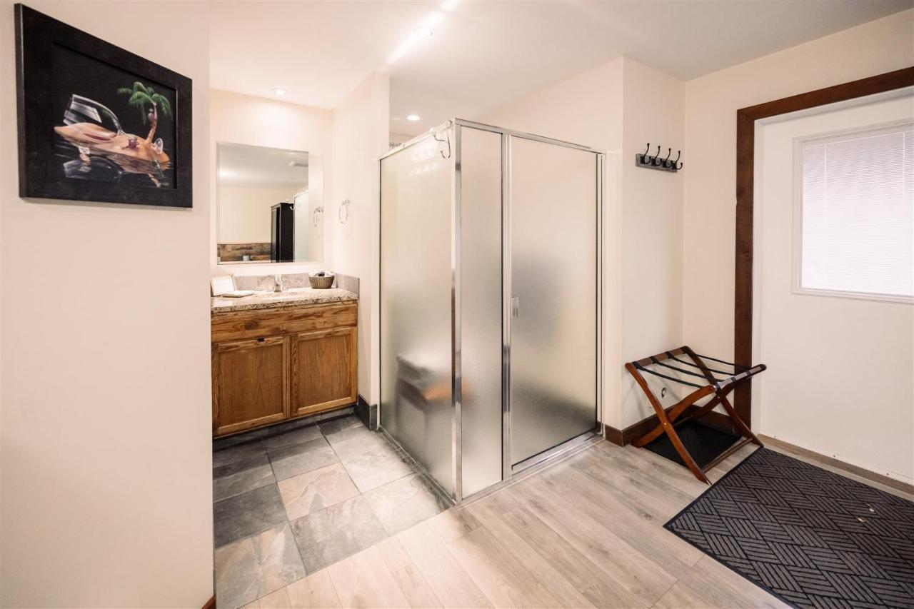 Similkameen Wild Resort & Winery Retreat اوسويوس المظهر الخارجي الصورة