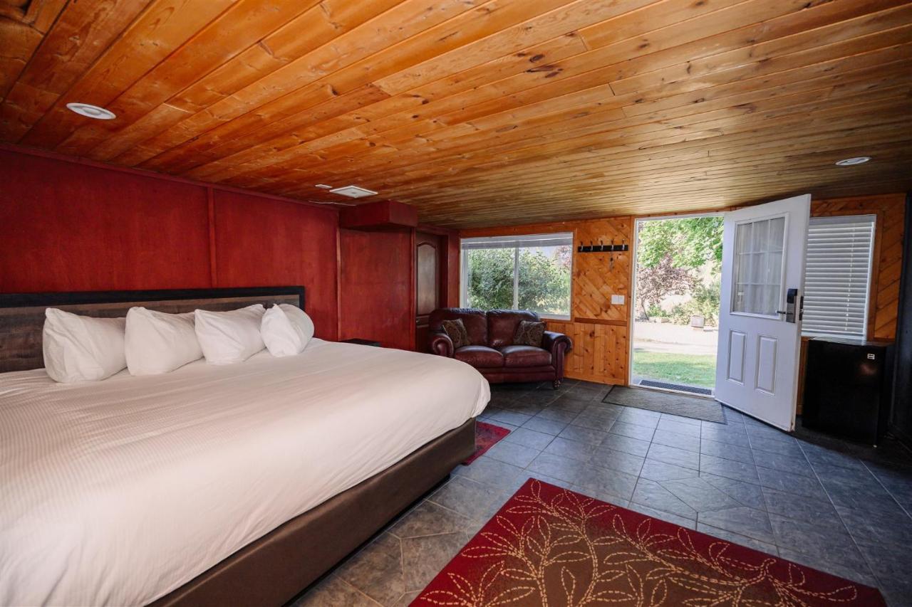 Similkameen Wild Resort & Winery Retreat اوسويوس المظهر الخارجي الصورة