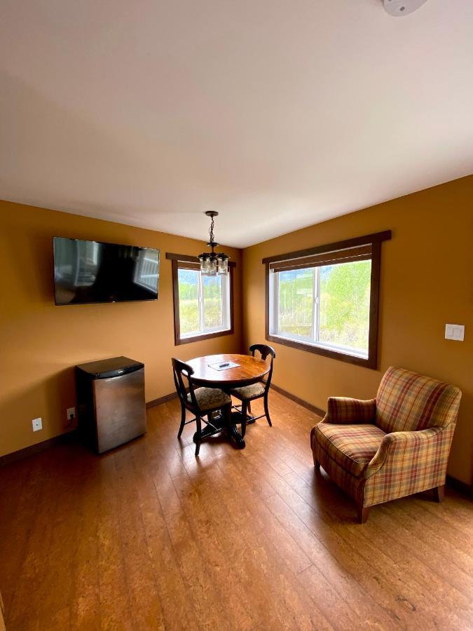 Similkameen Wild Resort & Winery Retreat اوسويوس المظهر الخارجي الصورة