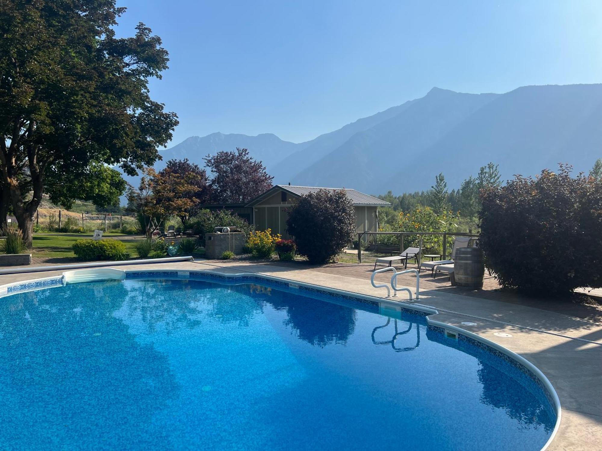 Similkameen Wild Resort & Winery Retreat اوسويوس المظهر الخارجي الصورة