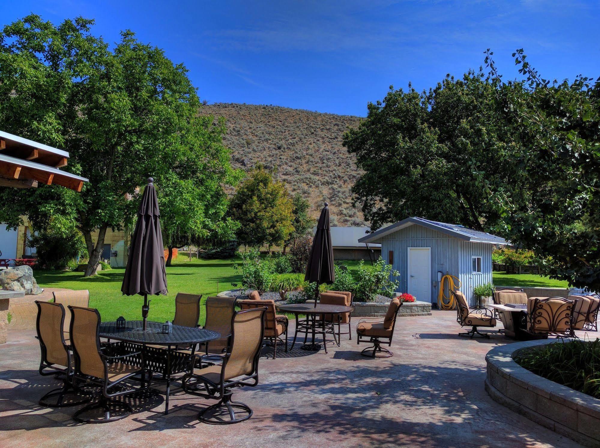 Similkameen Wild Resort & Winery Retreat اوسويوس المظهر الخارجي الصورة